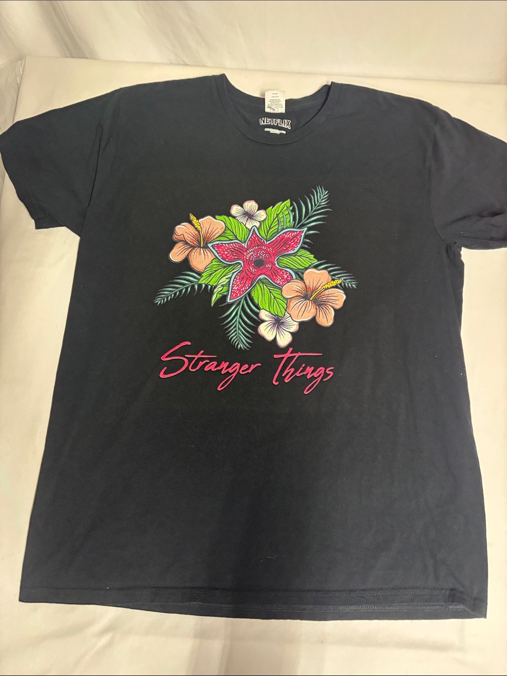 Stranger Things Netflix Men’s XL Floral Demogorgon Graphic T Shirt 100% Cotton